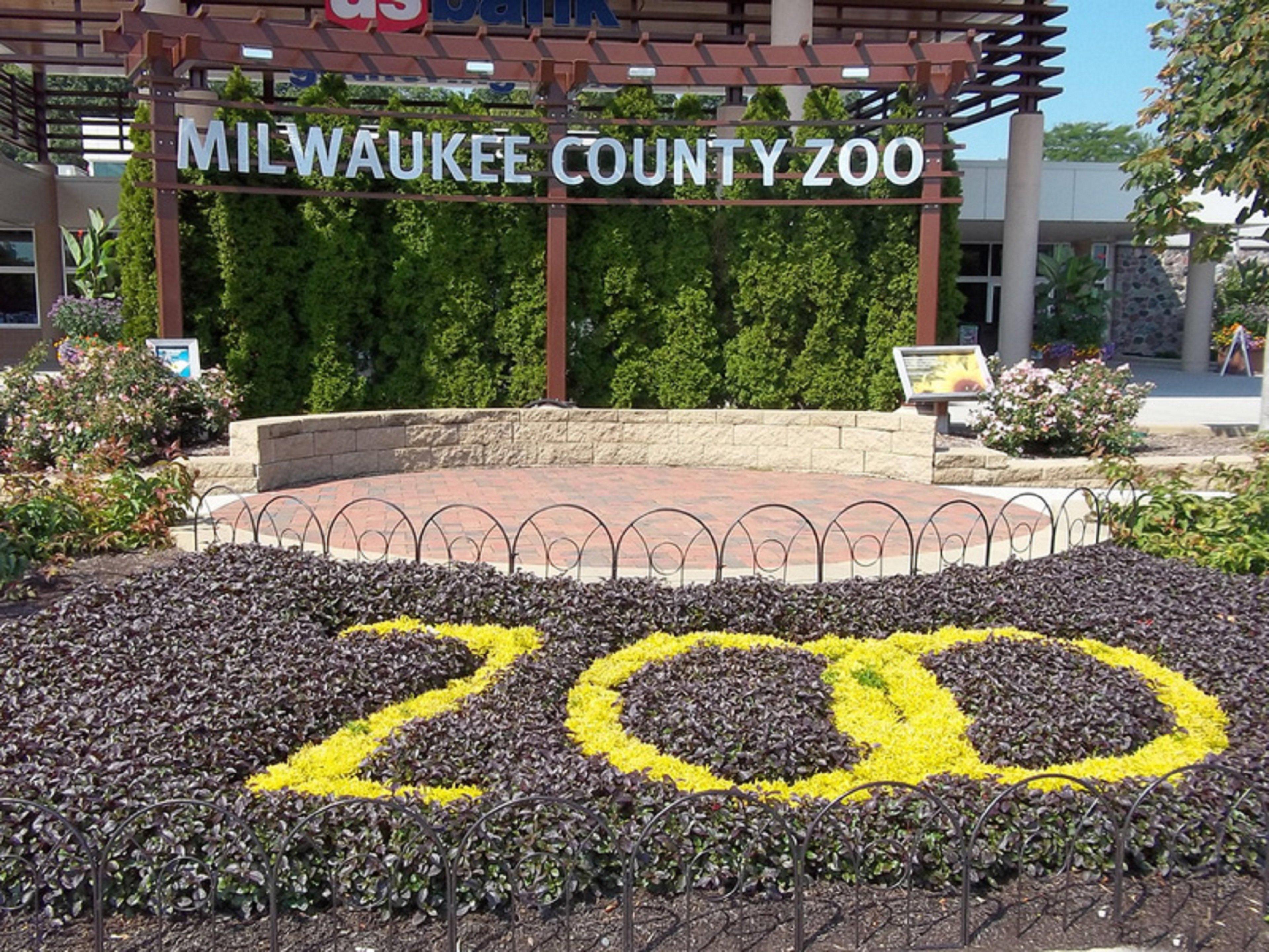 Holiday Inn Hotel Pewaukee-Milwaukee West By Ihg Exterior photo